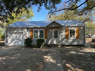 1210 Ward Ave, Parsons, KS 67357