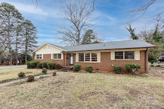 4601 Mendham Dr, Charlotte, NC 28215