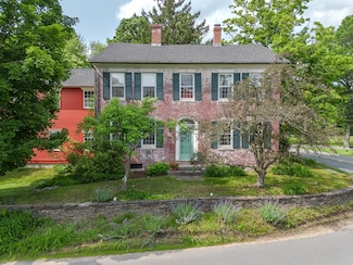 324 Pomeroy Ln, Amherst, MA 01002