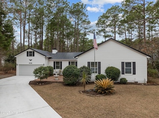 908 Capstan Ct, New Bern, NC 28560