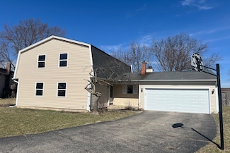 1260 W New Britton Dr, Hoffman Estates, IL 60192