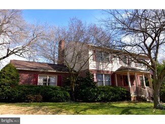 825 Evergreen Dr, Reading, PA 19610