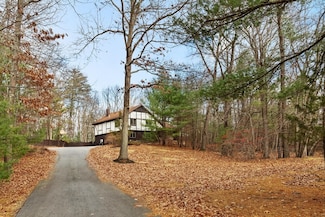 13 Dix Rd, Ipswich, MA 01938