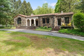 263 Ashland St, Holliston, MA 01746