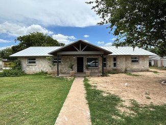 605 S Lewis Ave, Kerrville, TX 78028