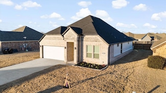 8833 Kiowa Dr, Greenville, TX 75402