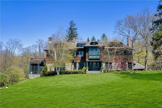 122 Circuit Rd, Tuxedo Park, NY 10987