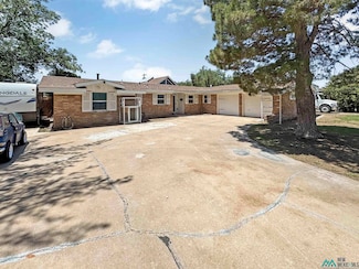 1213 E Cimarron Rd, Hobbs, NM 88240
