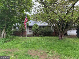 740 S Custer Ave, New Holland, PA 17557