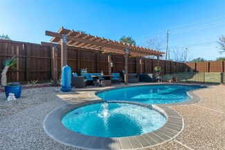 2000 Vista Crest Dr, Carrollton, TX 75007