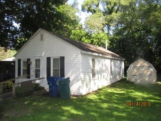 2141 Laurel Dr, Benton Harbor, MI 49022