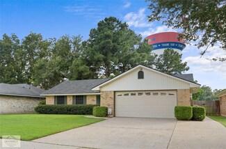 5208 Foxglove Dr, Bossier City, LA 71112