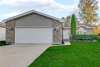 186 Cedarwood Dr, Steger, IL 60475