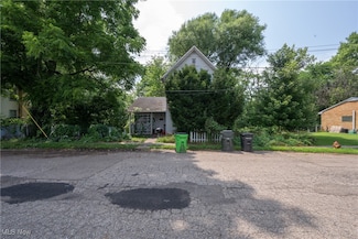 715 3rd St NE, Massillon, OH 44646