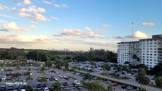 4001 Hillcrest Dr Unit 705, Hollywood, FL 33021