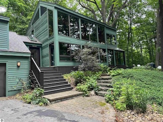 400 W Broadway, Suttons Bay, MI 49682