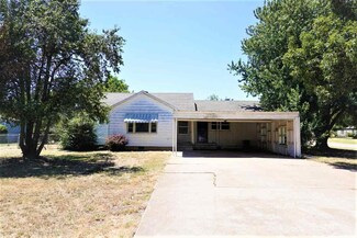 1117 N 11th St, Perry, OK 73077