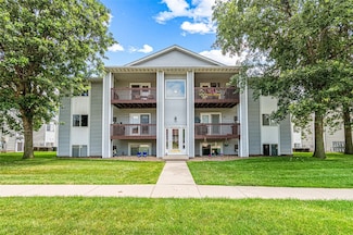 560 Augusta Cir Unit 5, North Liberty, IA 52317