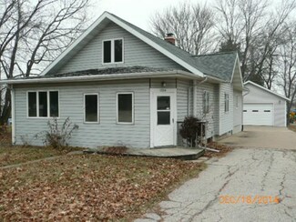 1024 Dodgeville St, Highland, WI 53543