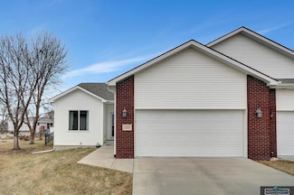 2300 City View Ct, Lincoln, NE 68521