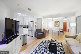 915 E St NW Unit 403, Washington, DC 20004