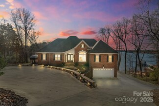 131 Point of View Dr, Mooresville, NC 28117