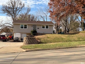 1115 Spruce Hills Dr, Bettendorf, IA 52722