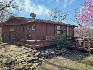 8827 Greenwood Ave, Ozawkie, KS 66070
