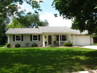 501 N View St, Hinckley, IL 60520