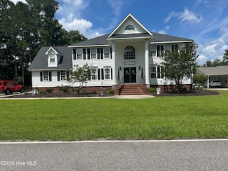 2270 Bella Coola Rd, Lake Waccamaw, NC 28450