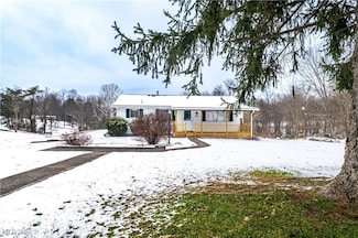 1329 Oak Grove Rd, Waverly, WV 26184