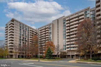 4141 N Henderson Rd Unit 702, Arlington, VA 22203