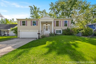 212 S River Rd, Naperville, IL 60540