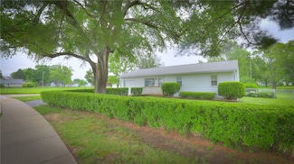 1302 Clement Ave, Forsyth, IL 62535