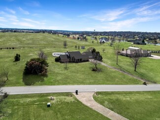 6177 Lyndhurst Dr, Newburgh, IN 47630