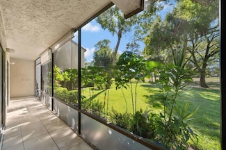 9460 Meadowood Dr Unit 103, Fort Pierce, FL 34951