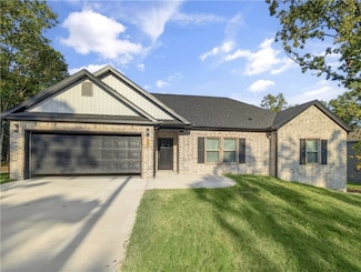 58 Carrick Dr, Bella Vista, AR 72715