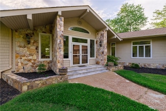 722 Point Anne Dr, Hartfield, VA 23071