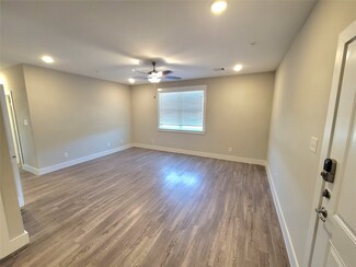 1720 Crestdale Dr Unit 1210, Houston, TX 77080