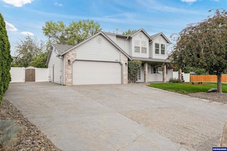 421 SE Davis St, Dallas, OR 97338