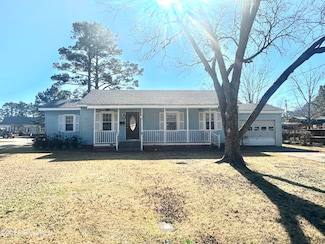 303 Stevens St, Wallace, NC 28466
