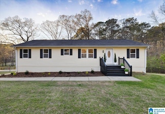 145 N Lakeshore Dr, Talladega, AL 35160