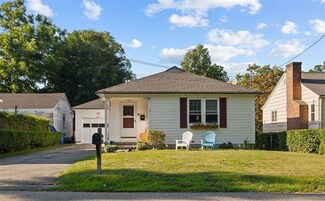 2 Hillside Rd, Bristol, RI 02809