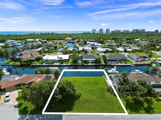 126 Queen Catherina Ct, Hutchinson Island, FL 34949
