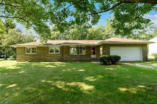 508 W Caston Rd, Akron, OH 44319