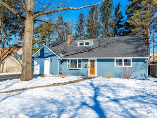 31 Knob Hill Rd, Albany, NY 12211