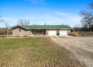 3597 Kemper Rd, Mountain Grove, MO 65711