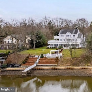 19 Riverbank Ave, Beverly, NJ 08010