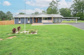 222 Sandra Dr, Smiths Station, AL 36877