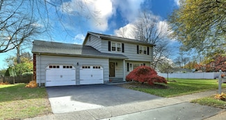 135 Wigwam Ln, Stratford, CT 06614